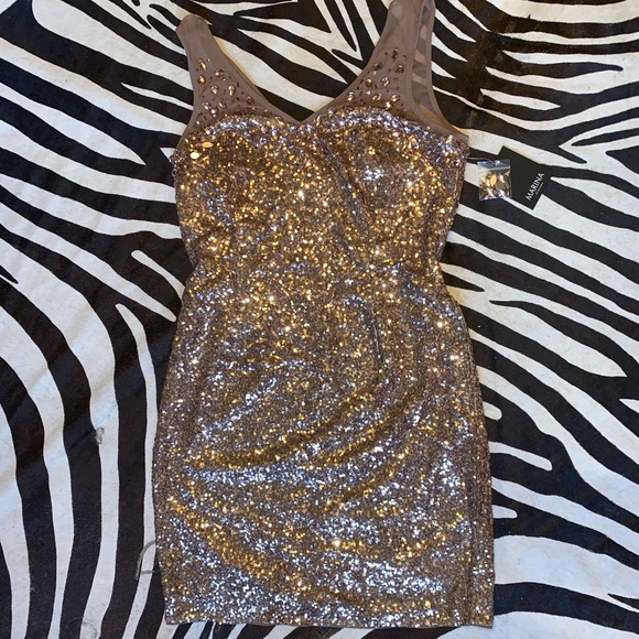 NWT - Glamorous sequined cocktail dress. 🍸 - Picture 5 of 10